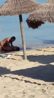 Turista teniendo sexo en la playa y curioso los graban 
