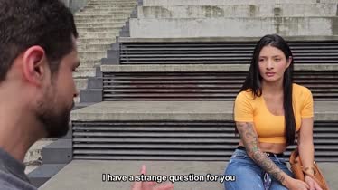 Colombiana de Medellin acepta follar con un desconocido y ella se vuelve una fiera en la cama
