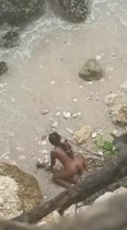 Asechando la negra singando en la playa