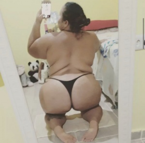 Gorda madura tanga