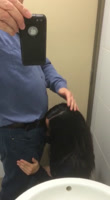 Enfermera chupandole la polla al doctor en el baño 2