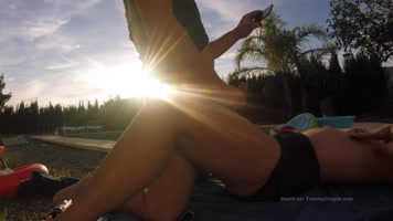 Follada en la puesta de sol y llenando su cuerpo de leche