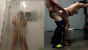 Se la culean en la ducha como puta sin condon 
