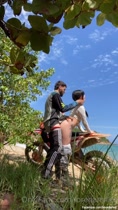 Latina llorana follada al aire libre frente al mar despues de un paseo en moto