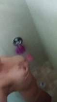 Rica milf latina se masturba en la ducha - tetas perfectas