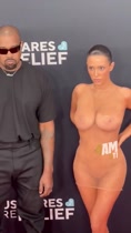 KANYE WEST Y BIANCA DESNUDA, QUE CULO Y TETAS MÁS RICAS 